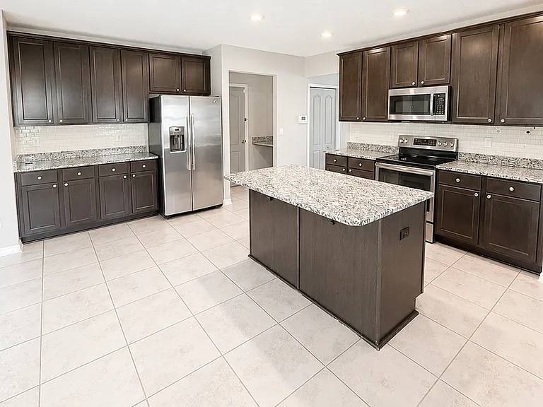 125 Walnut Way — Photo 3