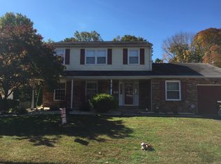 519 Camelot Dr, Brookhaven, PA 19015