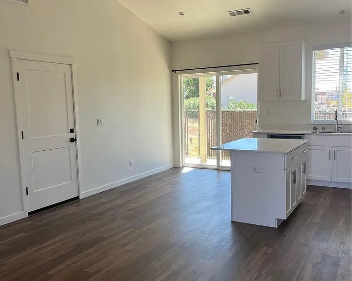 5869 Copeland Rd — Photo 2