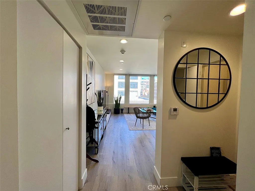 1 bed, 1.5 bath, 824 sqft, $2,550 — Photo 2