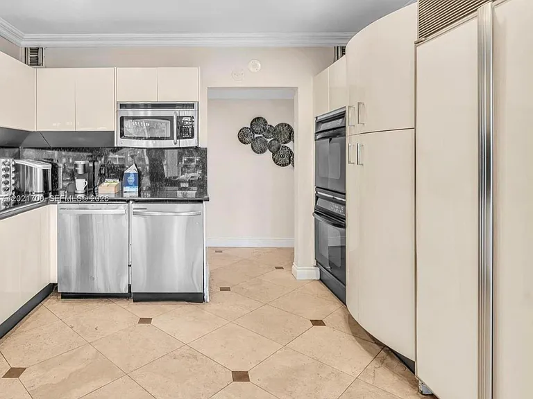 900 Diplomat Pkwy — Photo 7