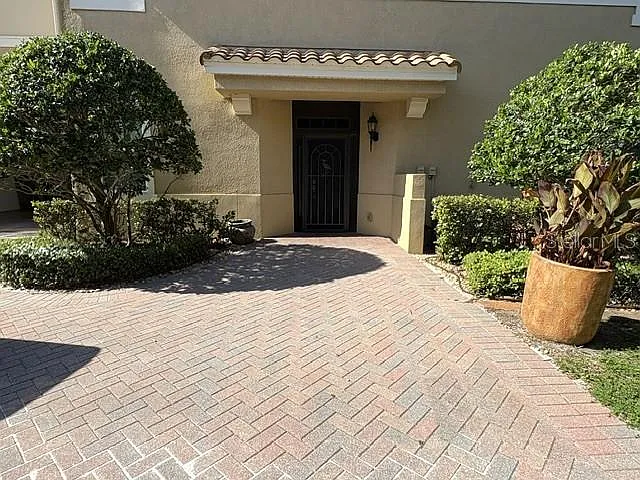 3 bed, 2.0 bath, 1860 sqft, $2,495 — Photo 4