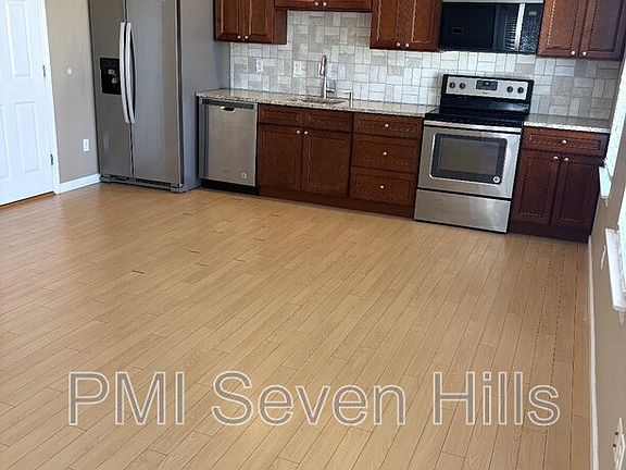 3rd image of 4229 Summertree Dr