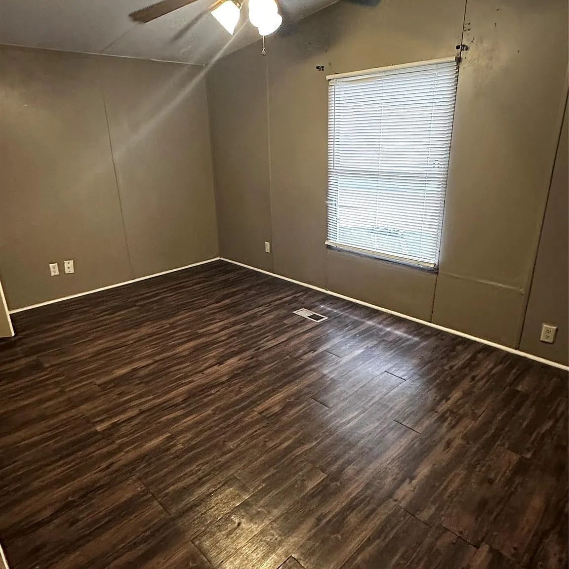 3 bed, 2.0 bath, 1216 sqft, $1,275 — Photo 3