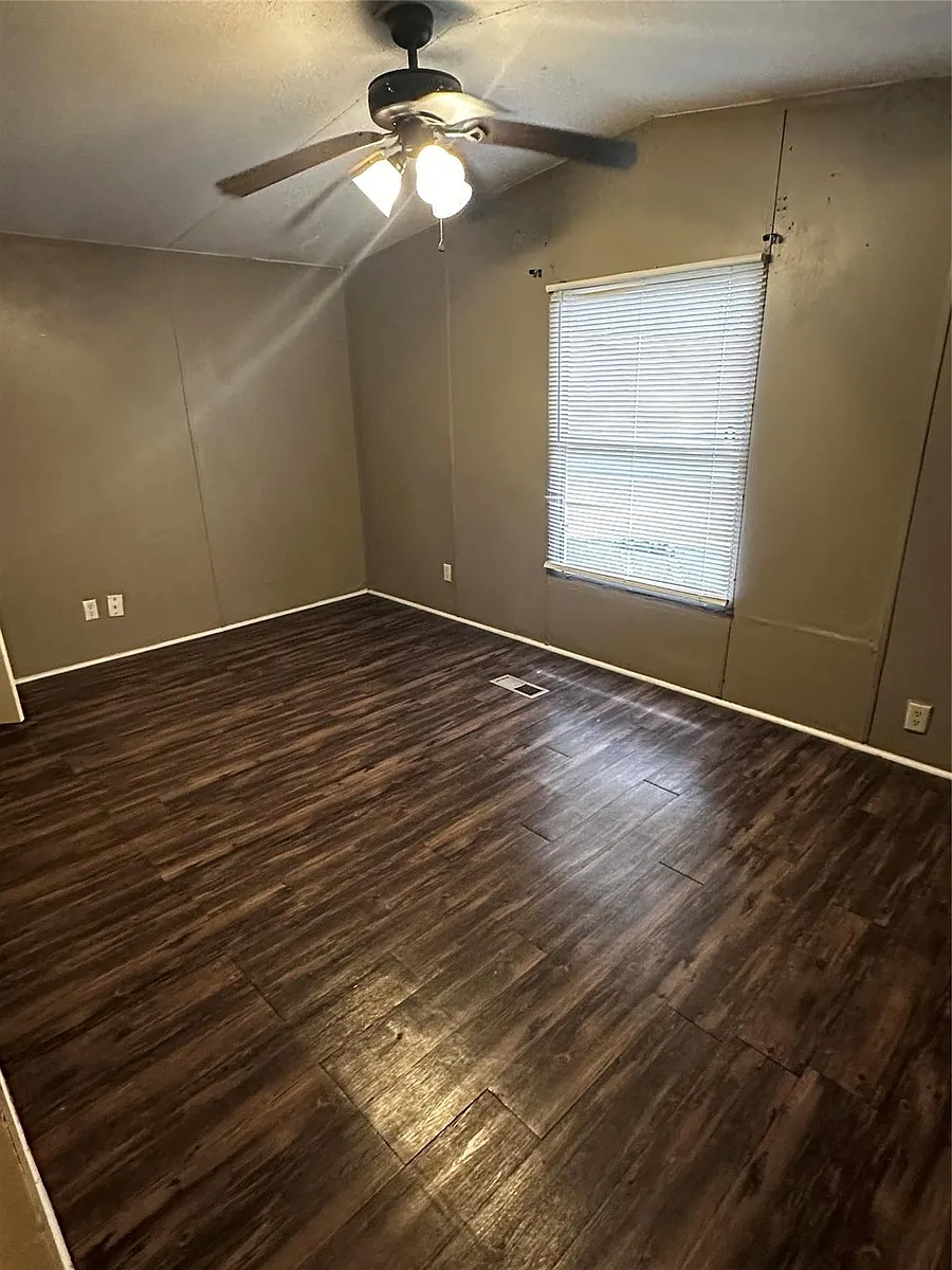 Building Photo - 2021 N Battlebell Rd #40