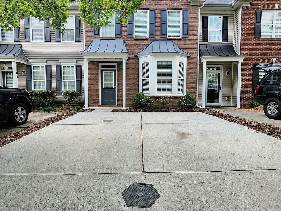 Front of house - Driveway
