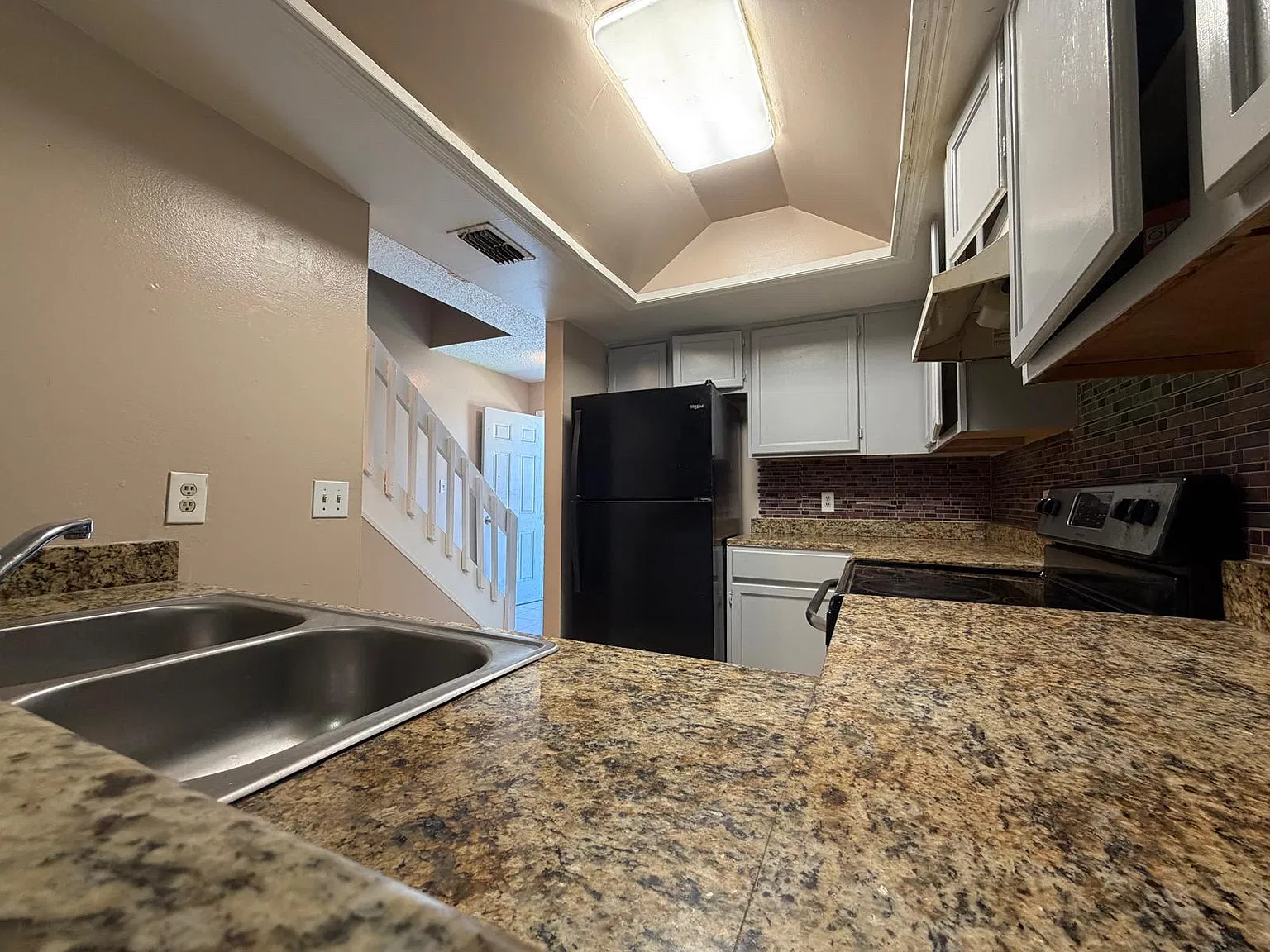 2 bed, 1.5 bath, 900 sqft, $1,499 — Photo 2