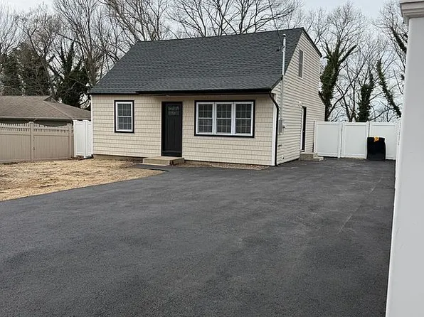 138 Calvert Ave, Ronkonkoma, NY 11779