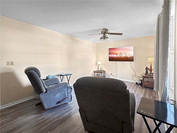 2nd image of 806 Kenton Dr