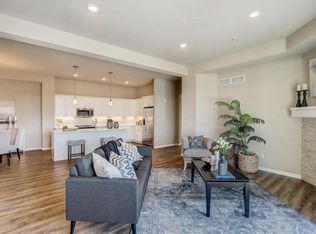 2844 Fox Lake Circle 13/101, Waukesha, WI 53189