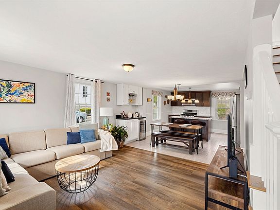 4th image of 39 Chestnut St
