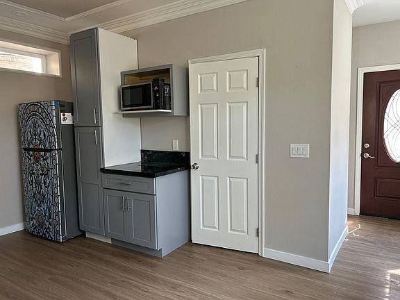3rd image of 2837 Selby Ave #1/2