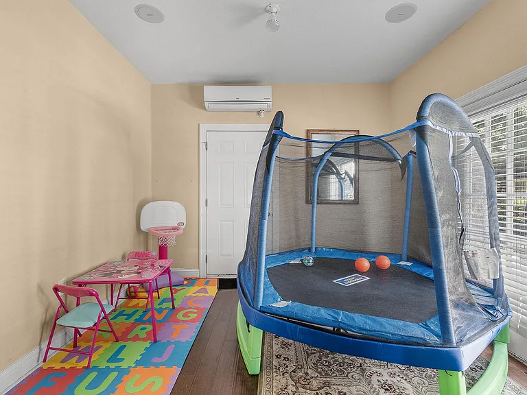 4001 Roswell St — Photo 22