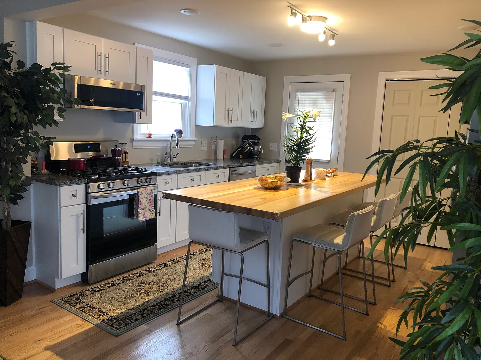 3 bed, 1.5 bath, 1470 sqft, $2,150 — Photo 3
