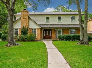 7626 Fernbrook Ln, Houston, TX 77070
