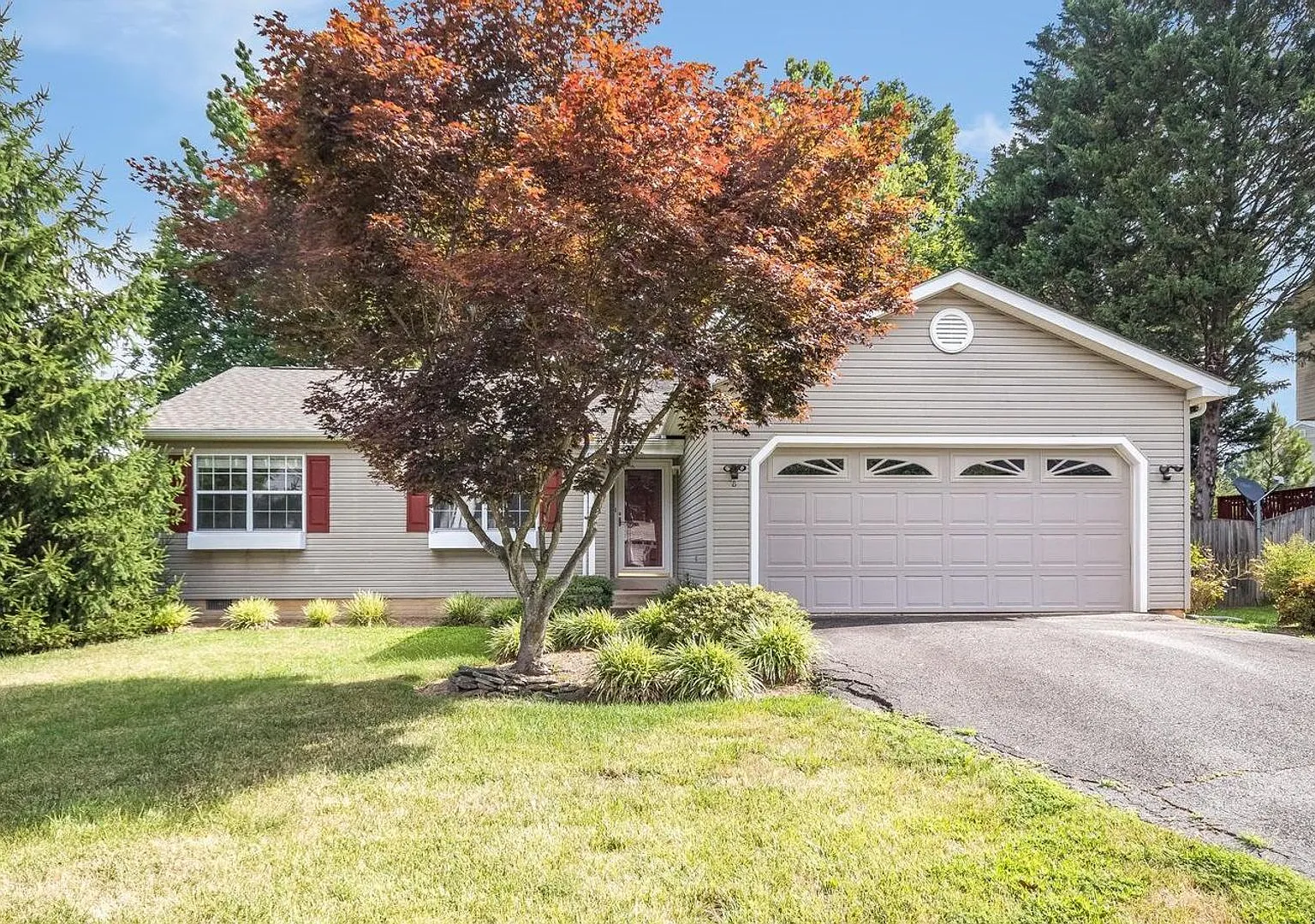 4 Bedroom Rambler in N. Stafford — Photo 1