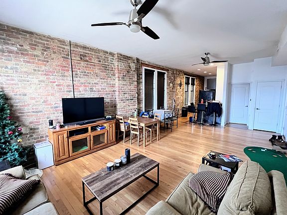 4th image of 2129 N Southport Ave #2C