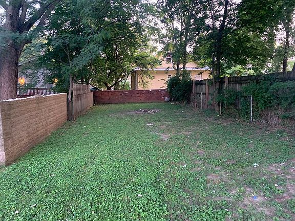 3rd image of 220 E Velma Ave