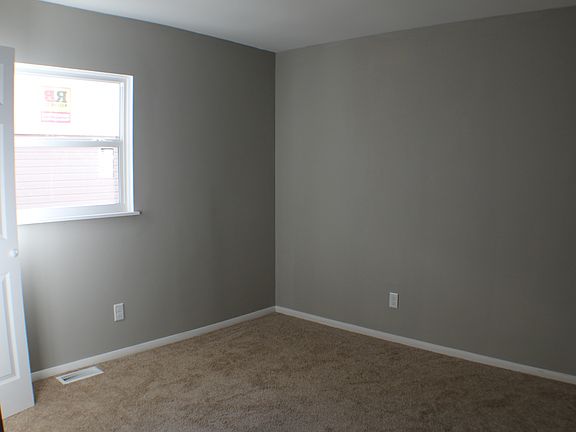 4th image of 182 Rogers Dr