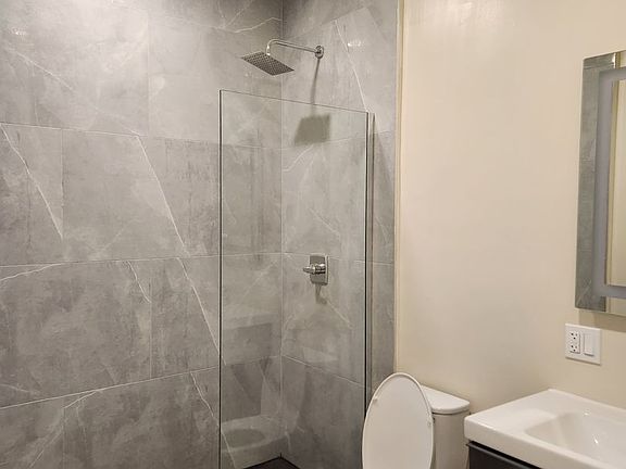 4th image of 570 Boden Way #A