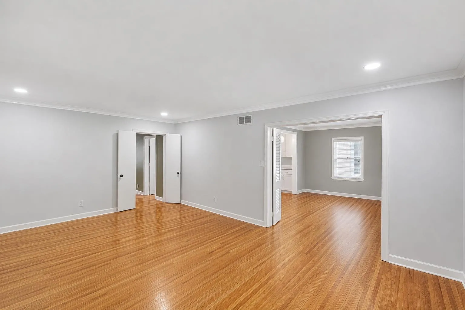 3 bed, 2.0 bath, 2236 sqft, $2,100 — Photo 4