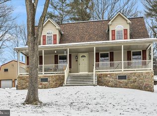 70 Oak Grove Rd, Pine Grove, PA 17963