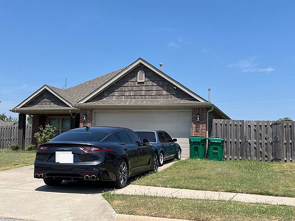 2nd image of 1220 Tulip St