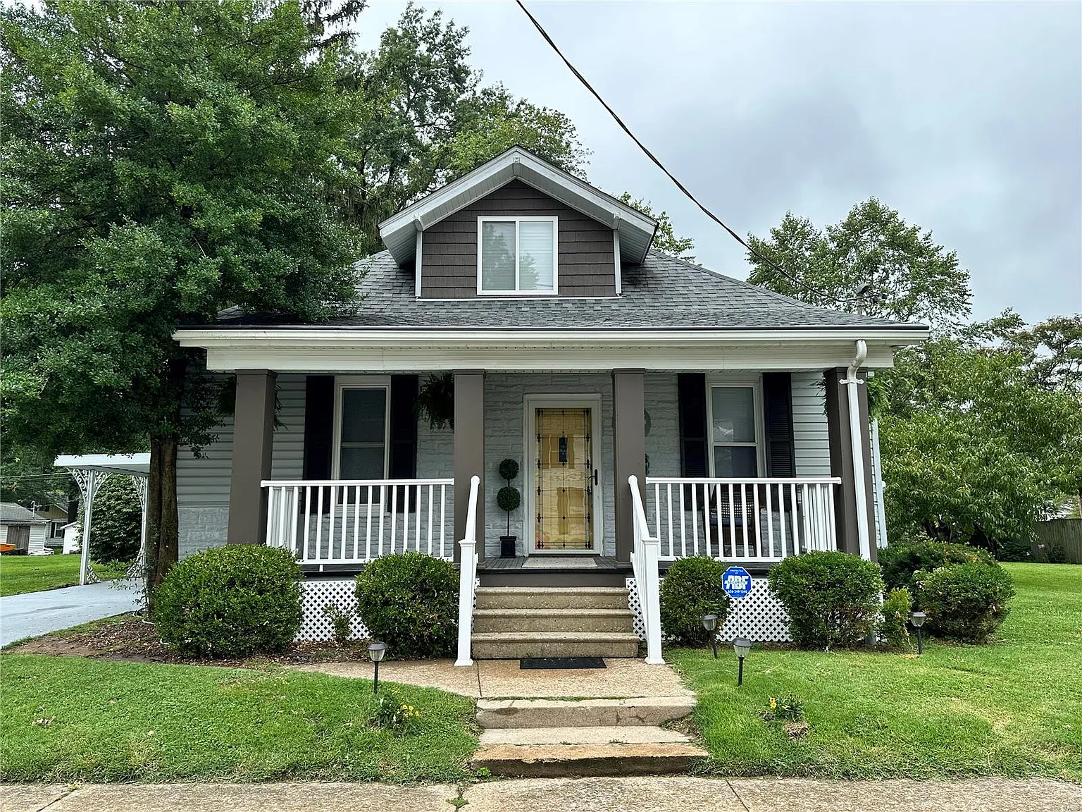 425 N Oak St photo 1