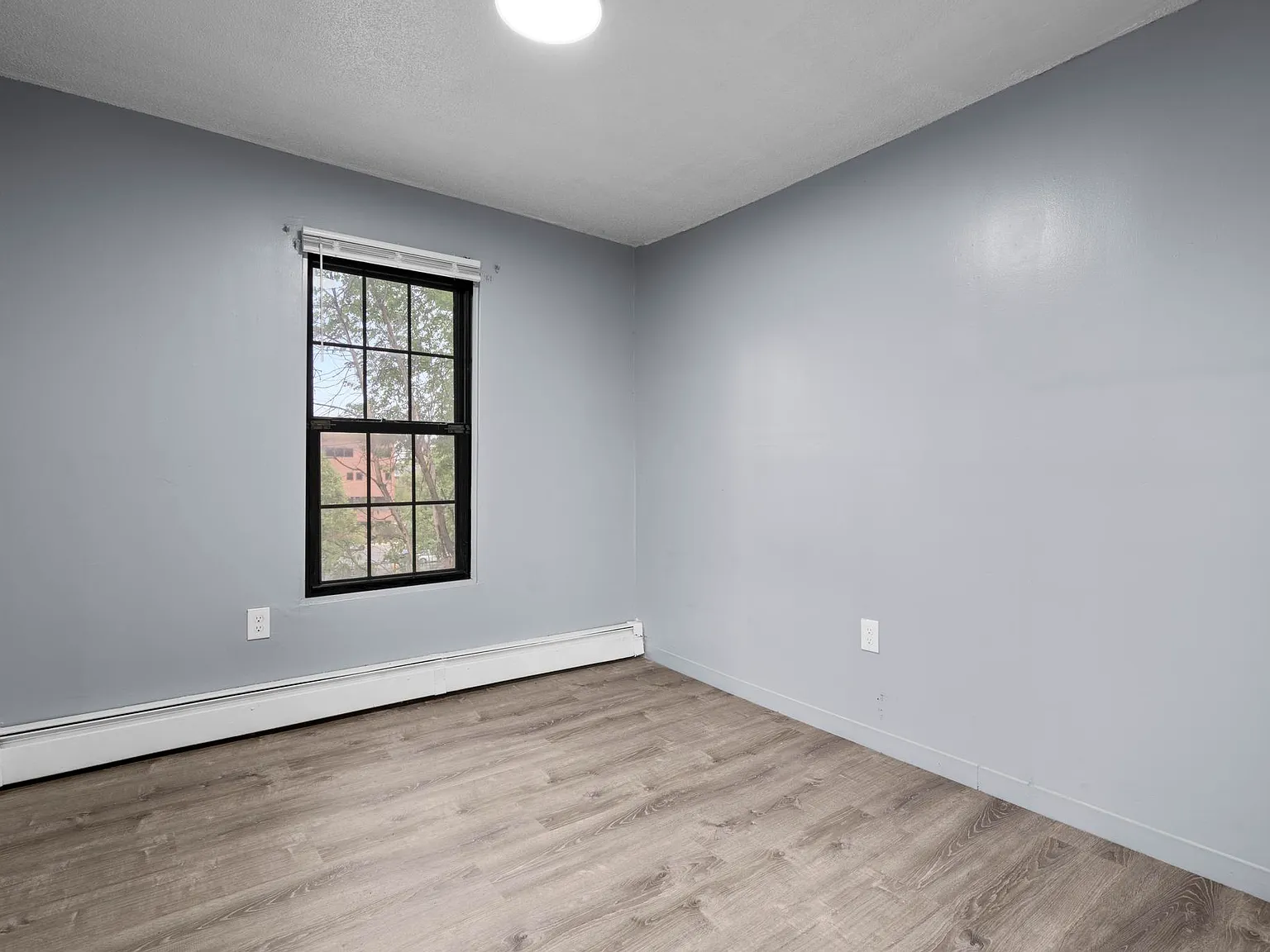 2 bed, 900 sqft, $1,200 — Photo 4