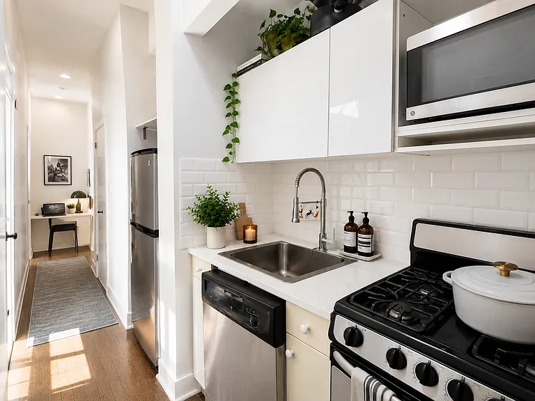 237 E 10th St #1B — Photo 5
