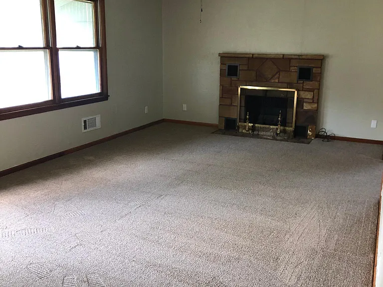 121 E Russell Ave — Photo 12