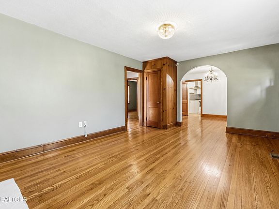 5th image of 5102 E Sunset Rd