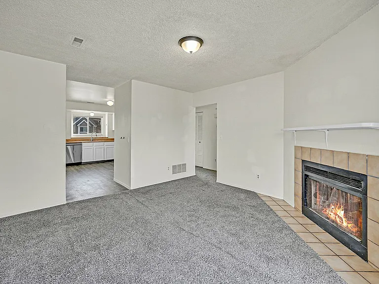 1051 Mazatlan Cir #D — Photo 6