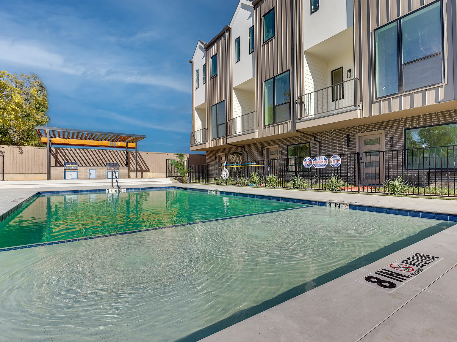 2 bed, 2.5 bath, 1600 sqft, $3,400 — Photo 3