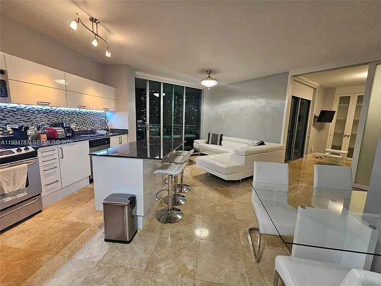 361 S Miami Ave — Photo 15