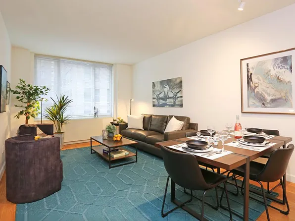 320 W 38th St APT 414, New York, NY 10018