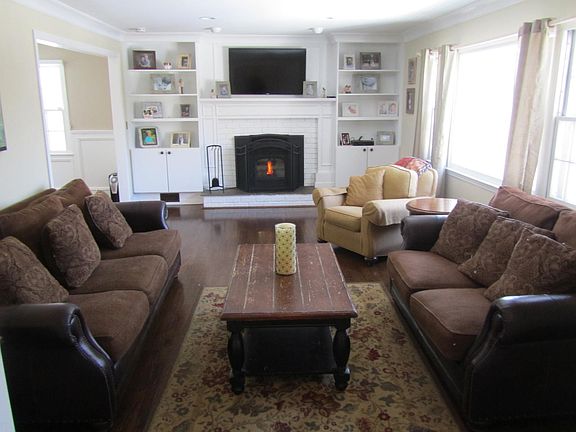 3rd image of 45 Appleby Dr