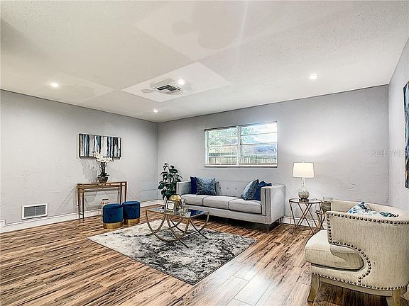 3rd image of 1085 E Normandy Blvd