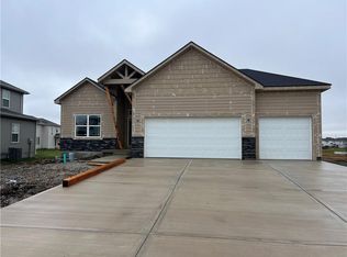 16928 S Brentwood St, Olathe, KS 66062