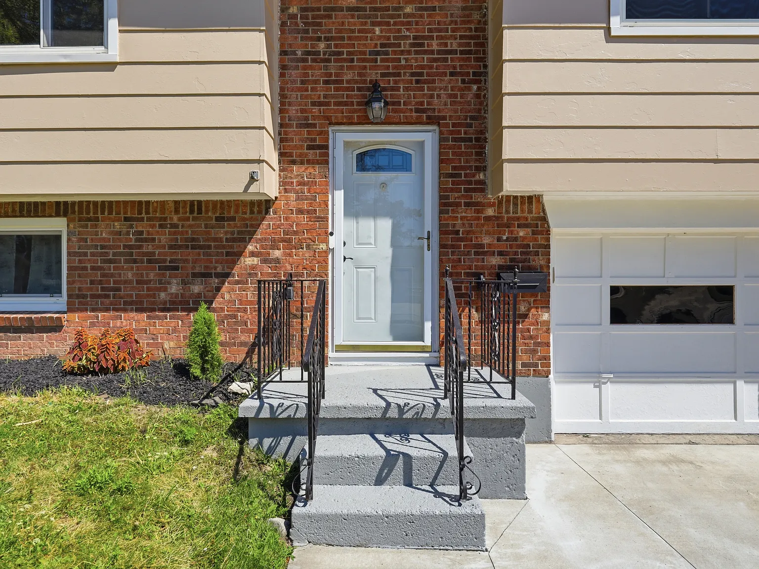 5 bed, 1919 sqft, $2,750 — Photo 2