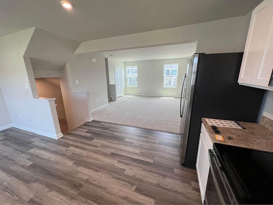 3 bed, 2.5 bath, 1564 sqft, $2,250 — Photo 4