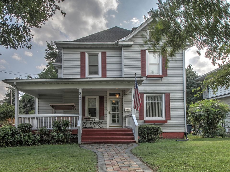 For Sale: 2202 Maiden LN SW, Roanoke, Virginia 24015