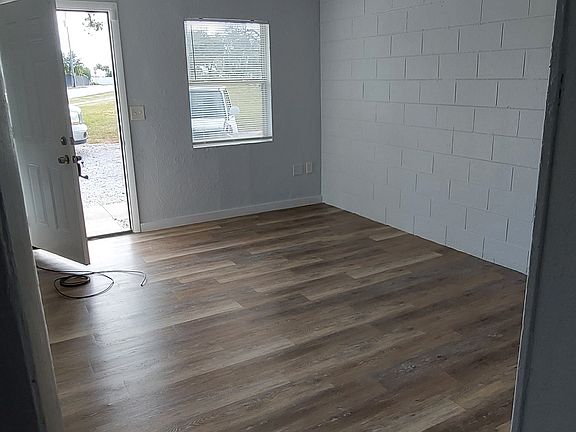 4th image of 2070 Avocado Ave #B