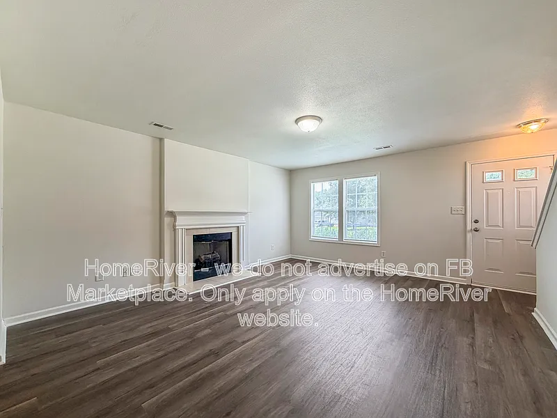 4 bed, 2.5 bath, 1706 sqft, $1,950 — Photo 3
