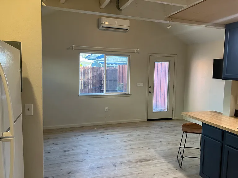 280 E 4th Ave — Photo 10