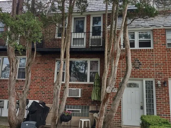 2589 Balwynne Park Rd, Philadelphia, PA 19131