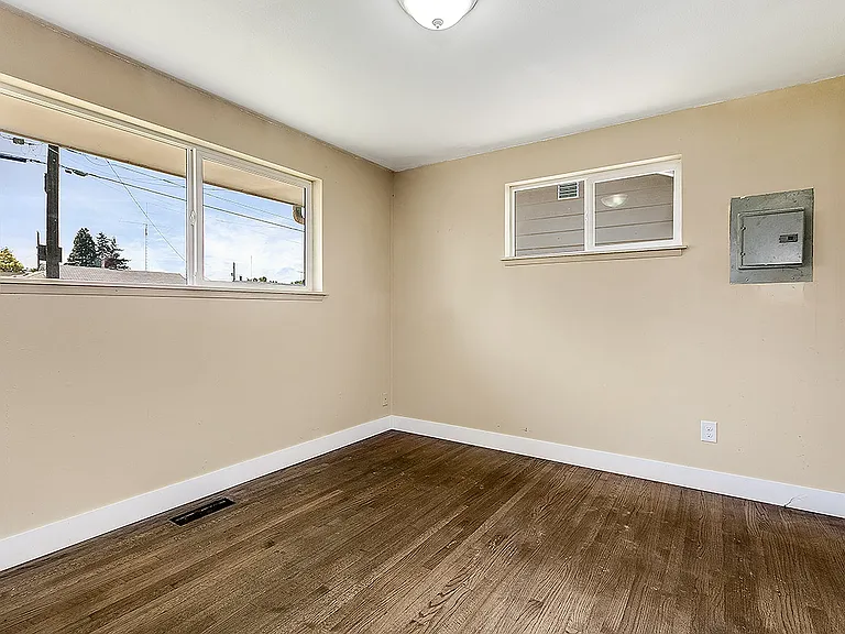6204 S 118th Pl — Photo 3