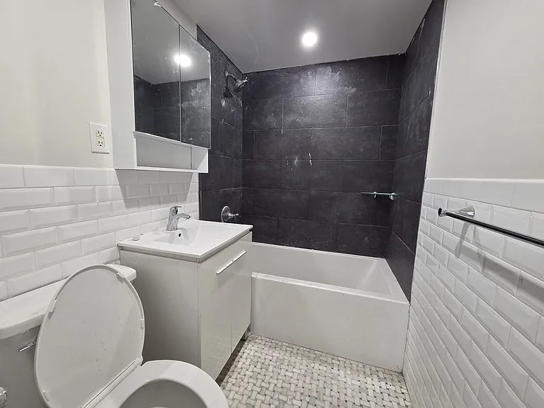 385 Vernon Ave #1D — Photo 13