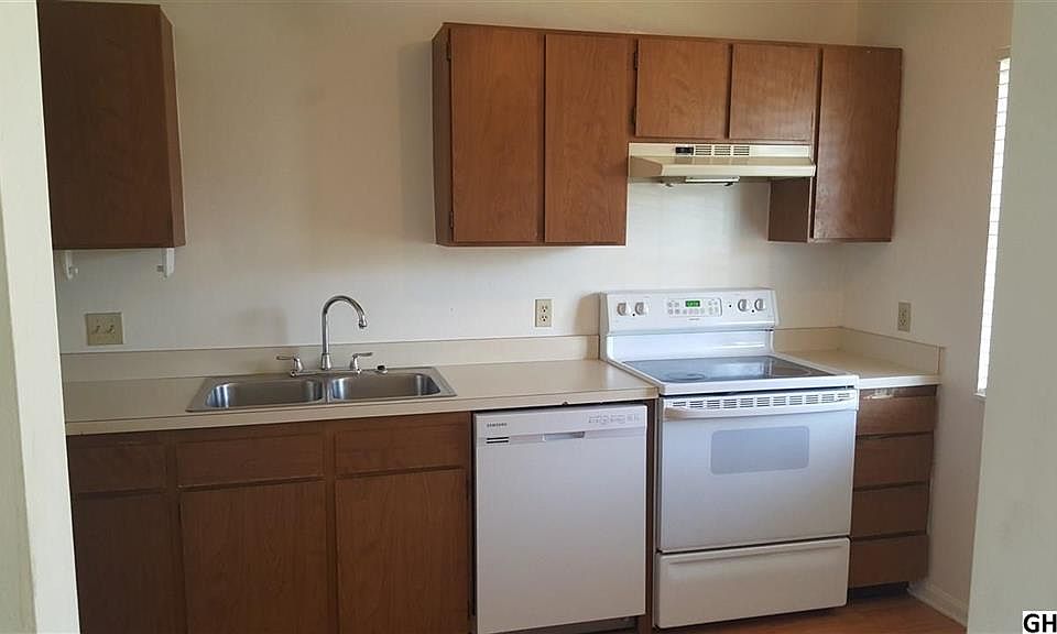 2nd image of 1062 W Foxcroft Dr