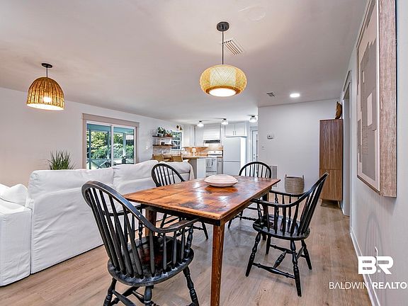 5th image of 758 Prospect St